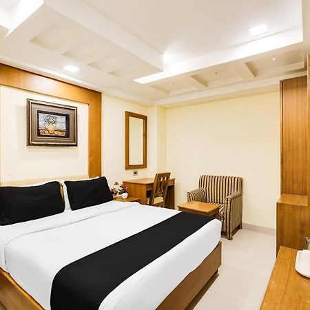 Super Townhouse Oak Alandur Near Chennai Airport Formerly Vijay Park 外观 照片