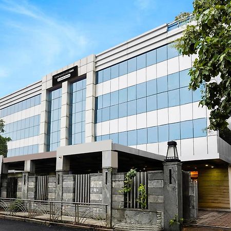 Super Townhouse Oak Alandur Near Chennai Airport Formerly Vijay Park 外观 照片