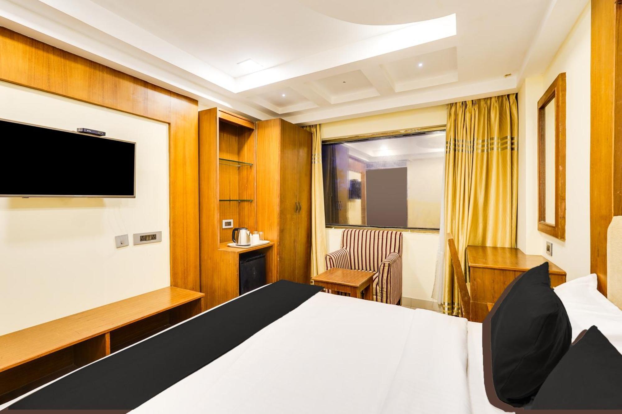 Super Townhouse Oak Alandur Near Chennai Airport Formerly Vijay Park 外观 照片