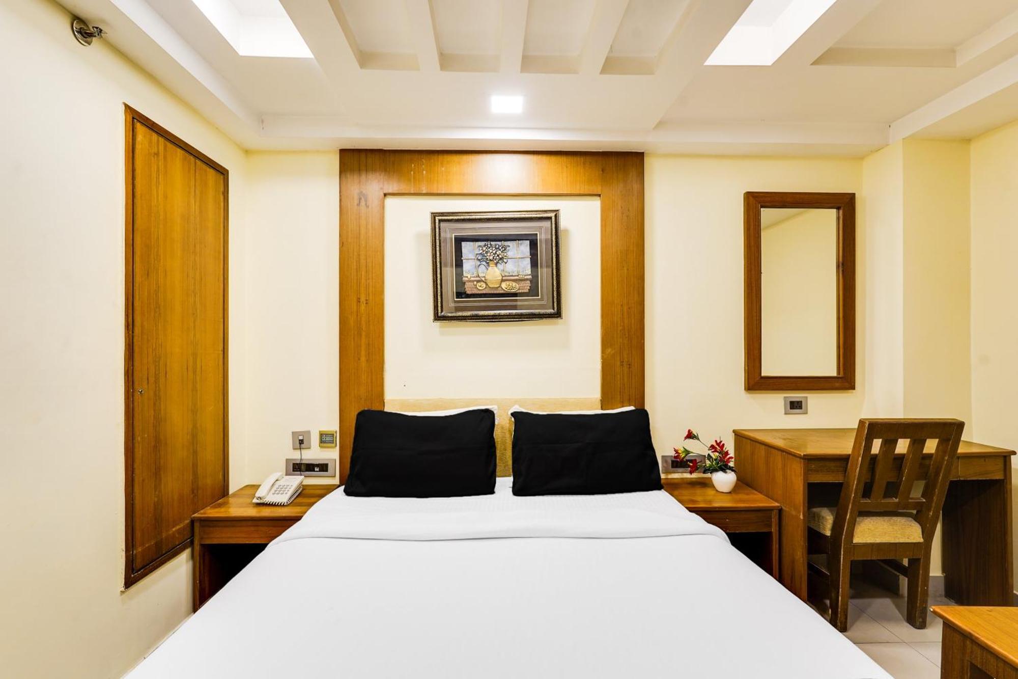 Super Townhouse Oak Alandur Near Chennai Airport Formerly Vijay Park 外观 照片