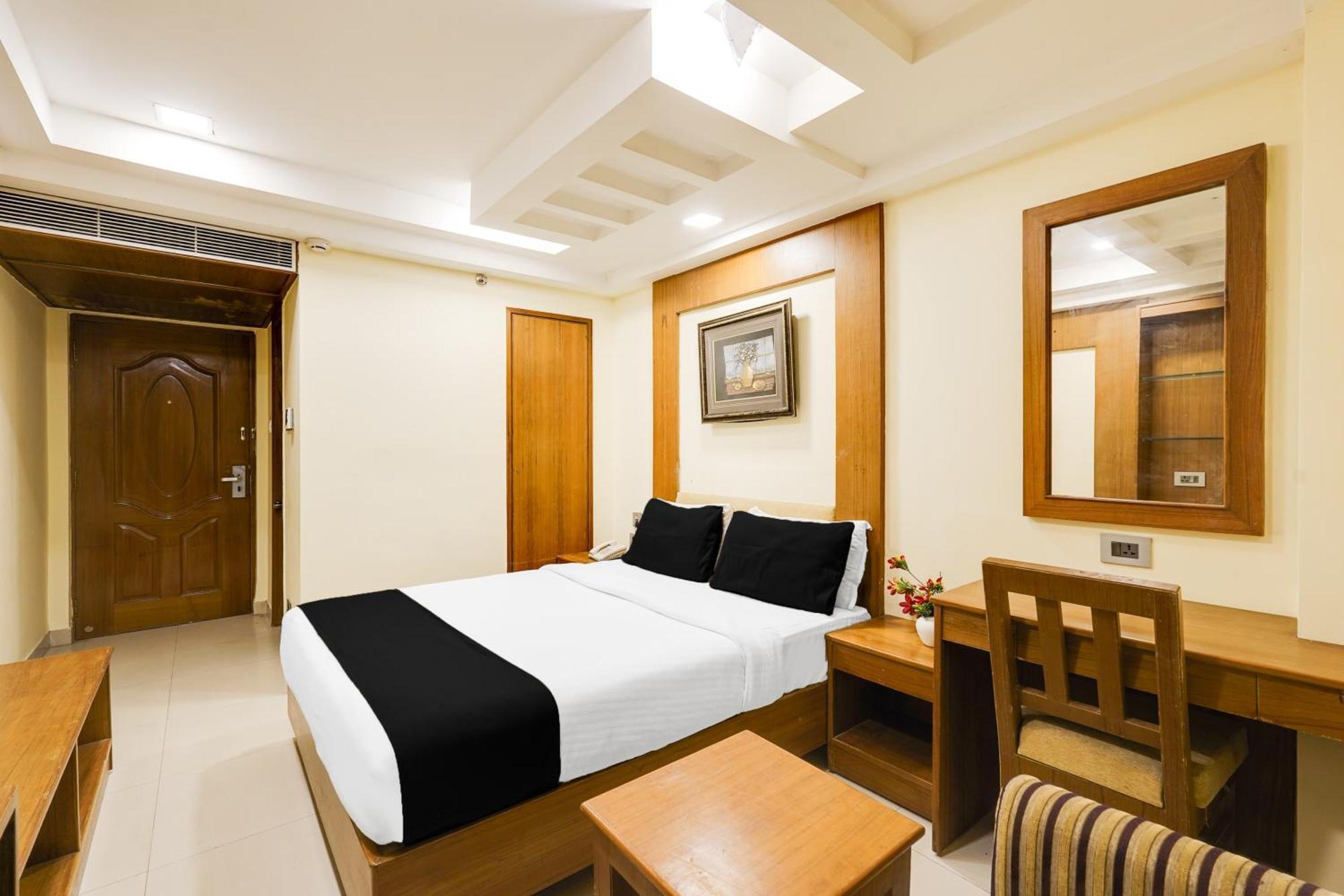 Super Townhouse Oak Alandur Near Chennai Airport Formerly Vijay Park 外观 照片