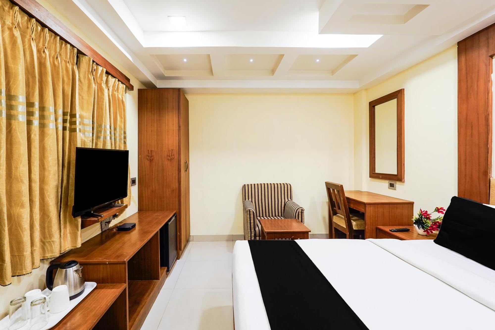 Super Townhouse Oak Alandur Near Chennai Airport Formerly Vijay Park 外观 照片