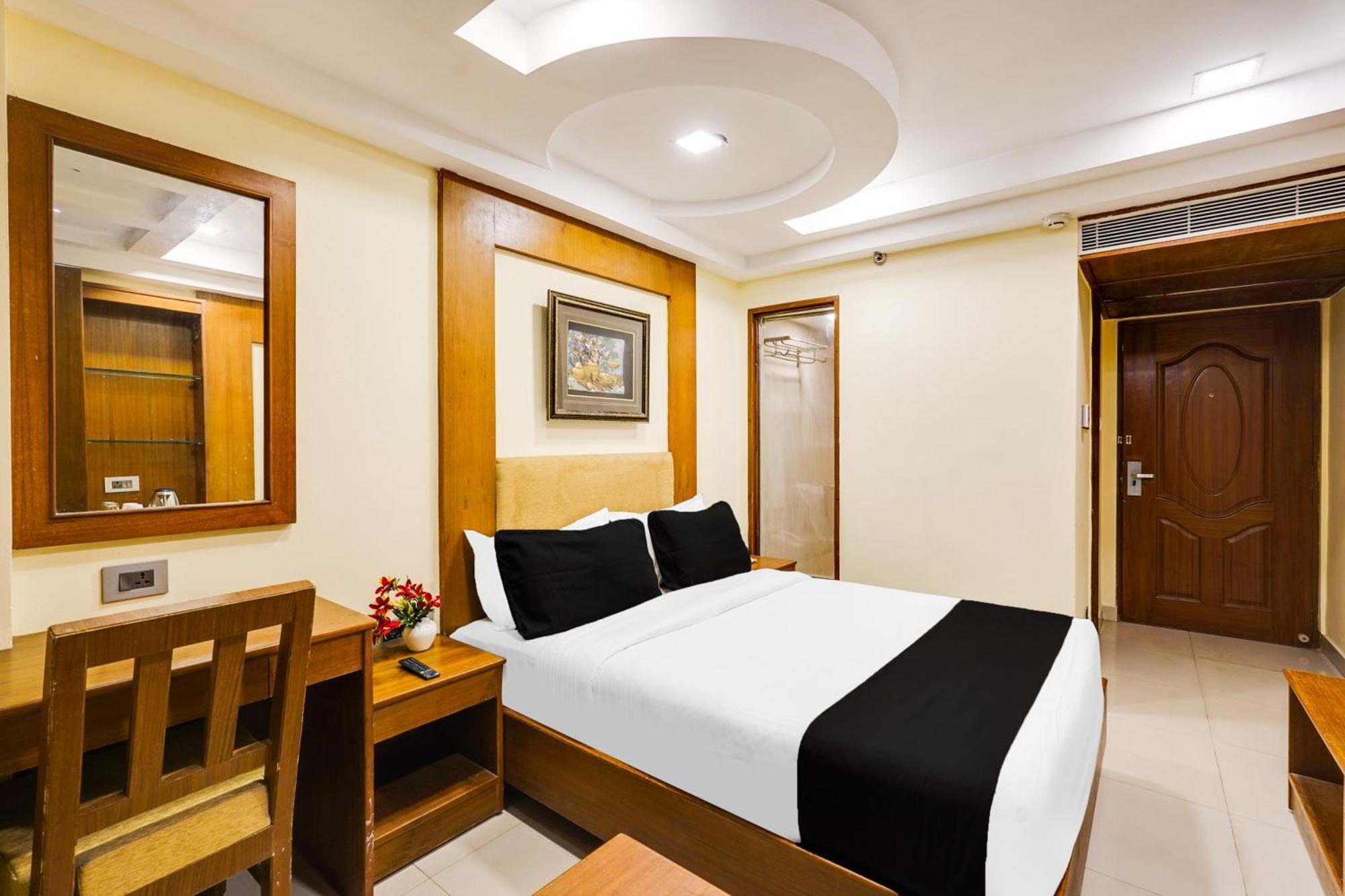 Super Townhouse Oak Alandur Near Chennai Airport Formerly Vijay Park 外观 照片