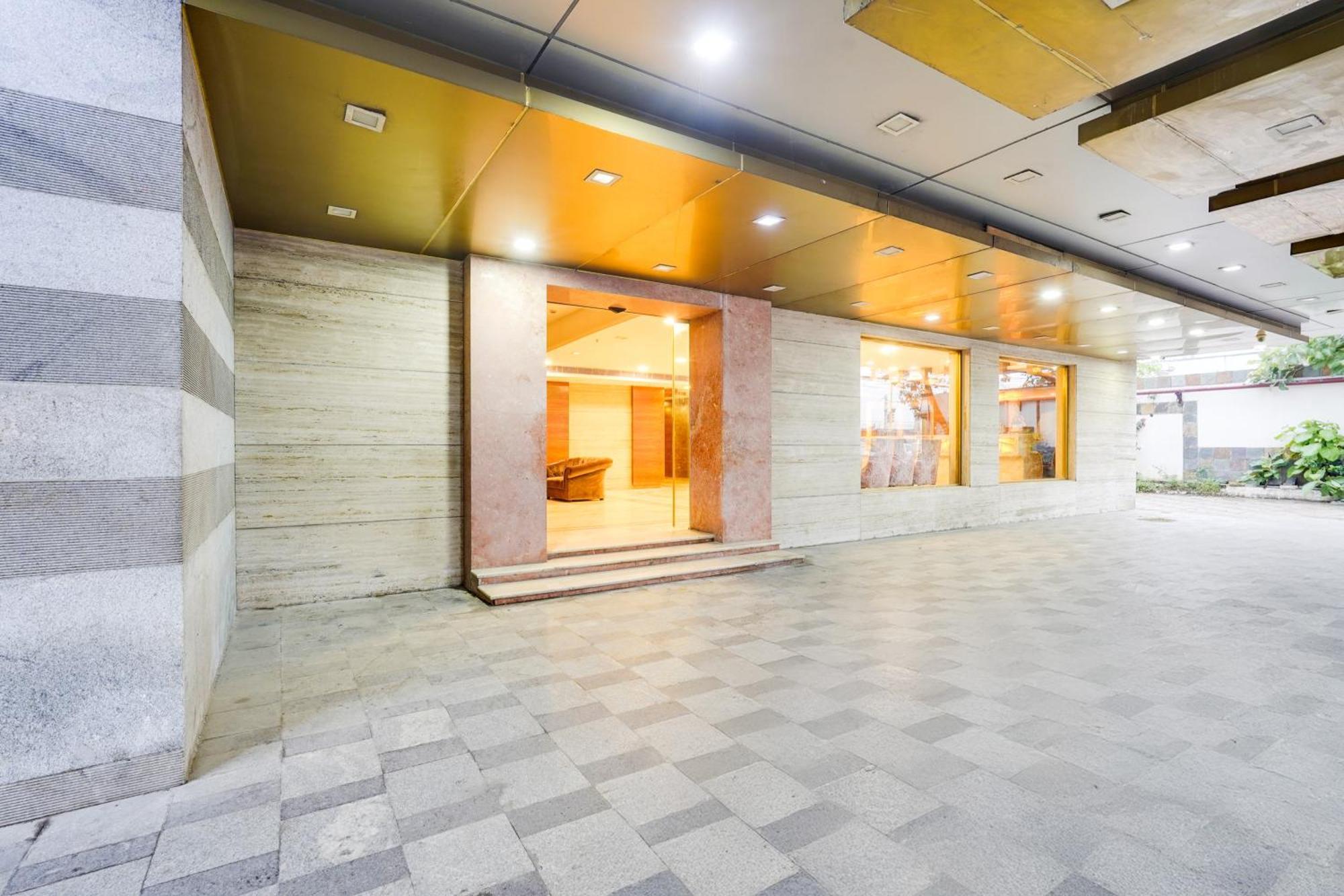 Super Townhouse Oak Alandur Near Chennai Airport Formerly Vijay Park 外观 照片