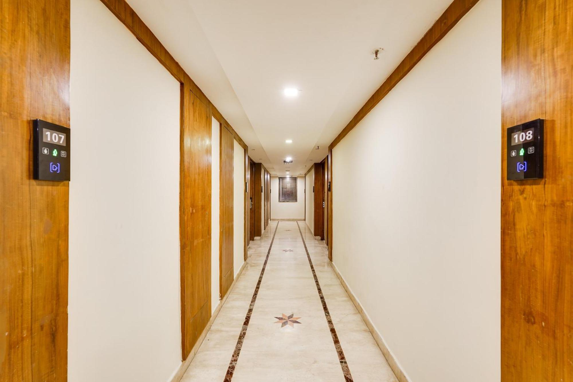 Super Townhouse Oak Alandur Near Chennai Airport Formerly Vijay Park 外观 照片